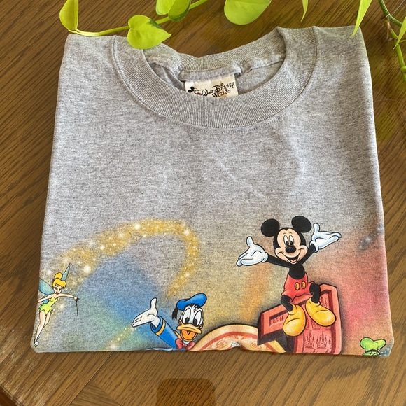 Walt Disney World t-shirt   (not worn) - Picture 8 of 8